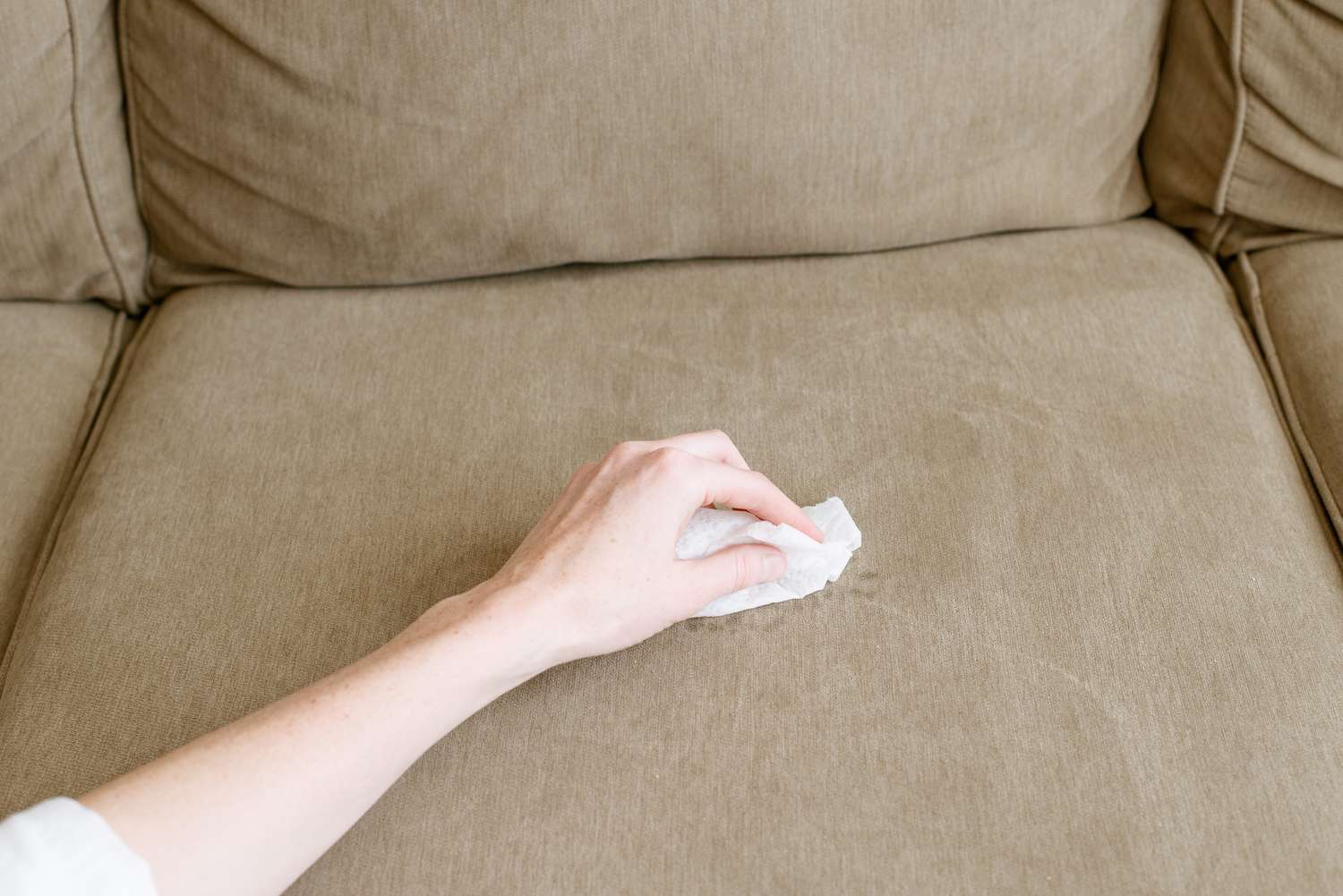 5 Ways to Ensure Your Secondhand Sofa is Clean and Germ-Free